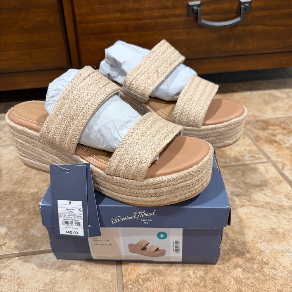 Universal Thread Tan Platform Sandals